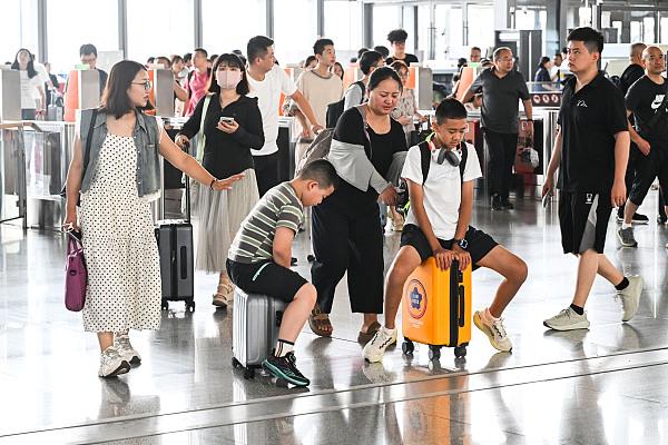 帶四名兒童坐高鐵 需要買幾張車票？解答來(lái)了