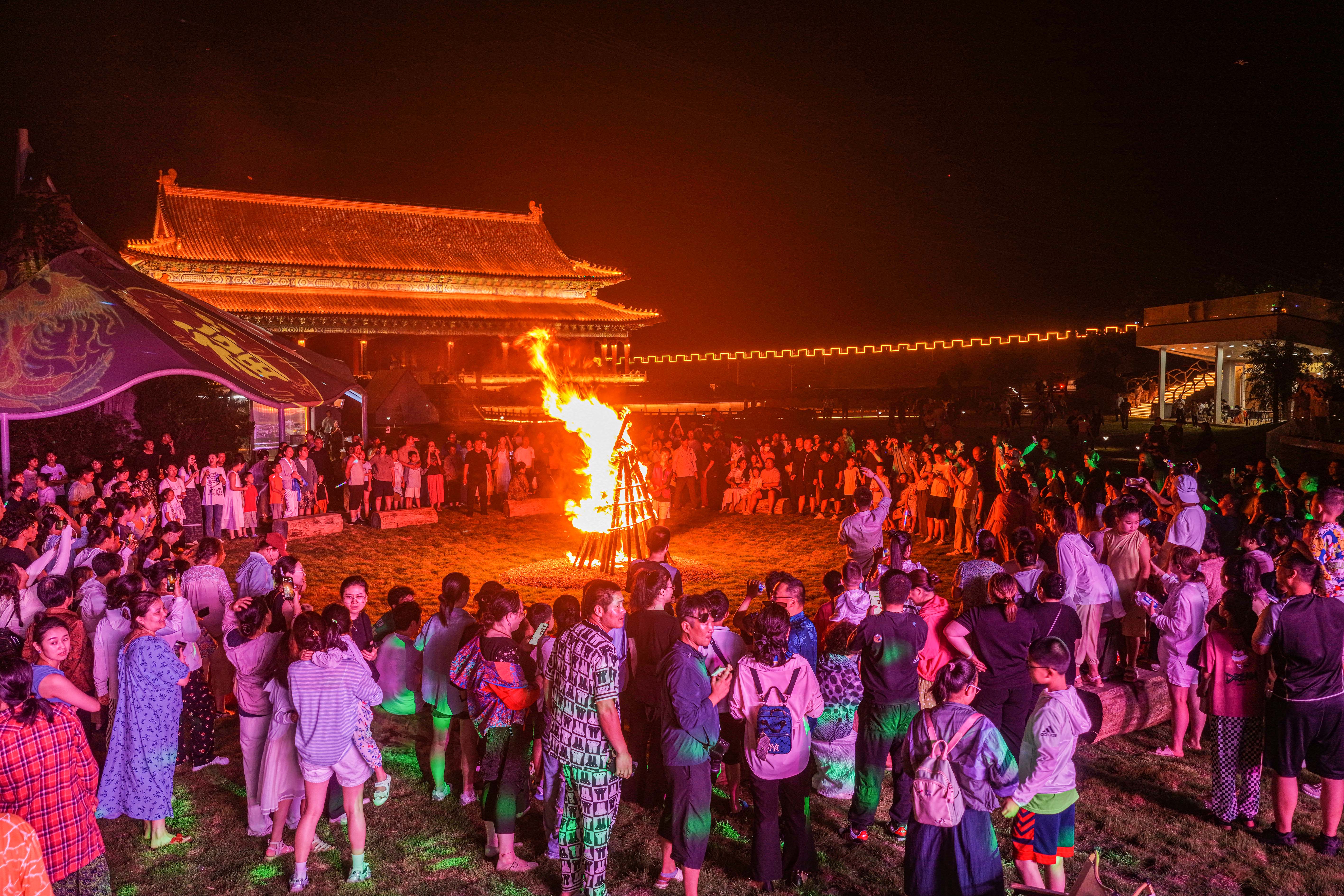 消費場景持續(xù)上新 夜間“黃金4小時”創(chuàng)造暑期經濟新增量
