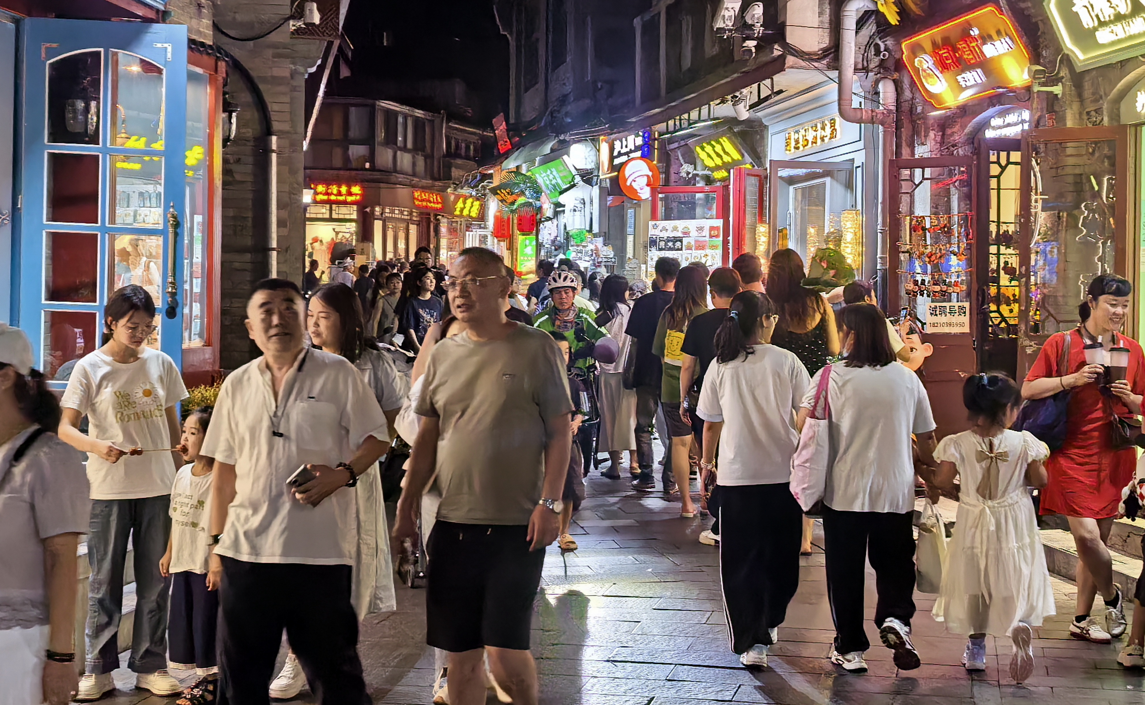 消費場景持續(xù)上新 夜間“黃金4小時”創(chuàng)造暑期經濟新增量