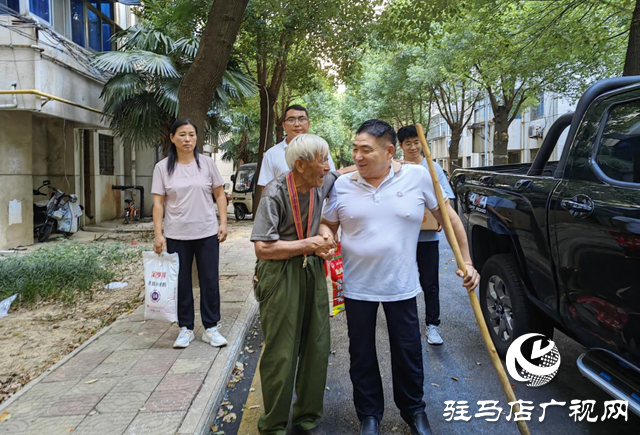 【文明風(fēng)采天中行】中國(guó)好人何文禮：拐杖撐起大愛人生