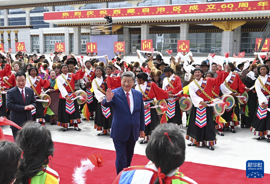 習(xí)近平在出席西藏自治區(qū)成立60周年慶祝活動(dòng)后返回北京