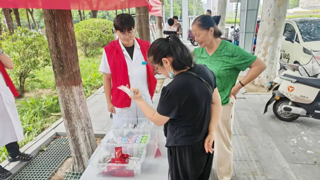 駐馬店市中醫(yī)院開展第九個(gè)“全國殘疾預(yù)防日”宣傳義診活動