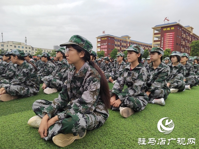 駐馬店市樹人高級中學：2025級高一新生迎來了高中生活的第一課——軍訓