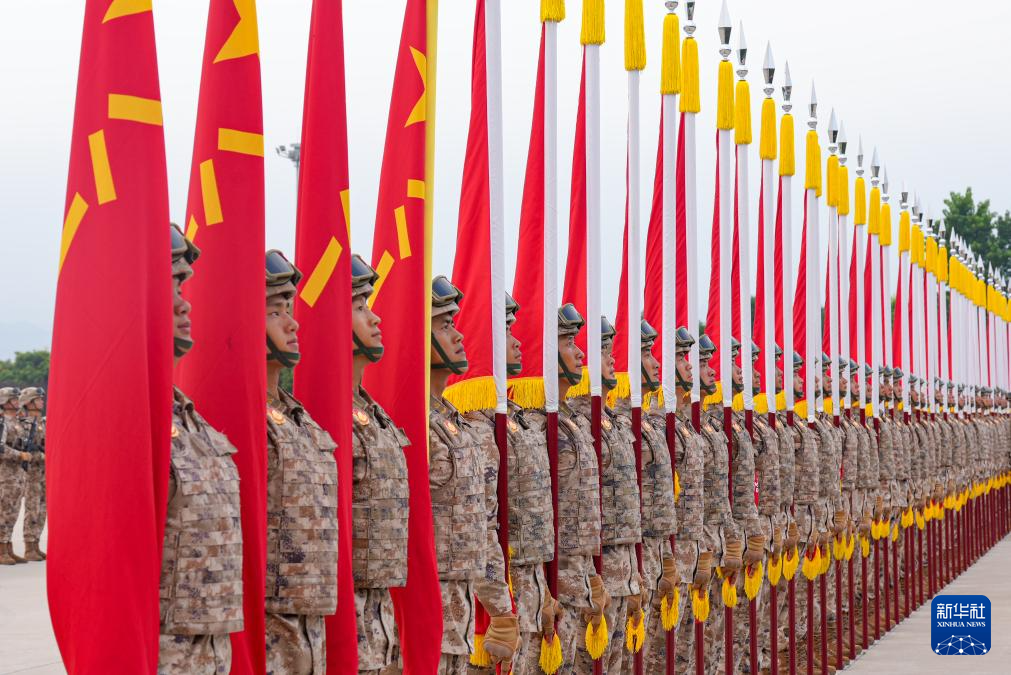 為什么戰(zhàn)旗美如畫(huà)——8位閱兵擎旗手講述戰(zhàn)旗背后的故事