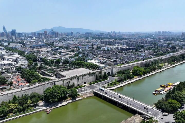 　　在民族復(fù)興征程上奪取新的偉大勝利——紀(jì)念中國人民抗日戰(zhàn)爭(zhēng)暨世界反法西斯戰(zhàn)爭(zhēng)勝利80周年