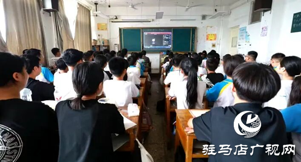 遂平縣社會(huì)各界收看紀(jì)念中國(guó)人民抗日戰(zhàn)爭(zhēng)暨世界反法西斯戰(zhàn)爭(zhēng)勝利80周年大會(huì)直播