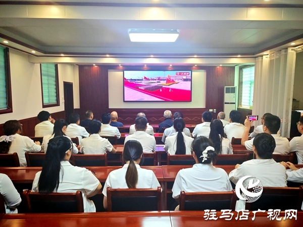 平輿縣退役軍人事務局邀請三位九旬抗戰(zhàn)老兵共同收看抗戰(zhàn)勝利80周年閱兵活動直播
