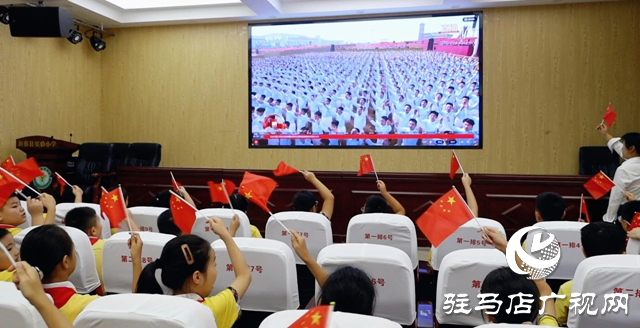 新蔡縣社會(huì)各界集中收看紀(jì)念中國(guó)人民抗日戰(zhàn)爭(zhēng)暨世界反法西斯戰(zhàn)爭(zhēng)勝利80周年大會(huì)直播實(shí)況