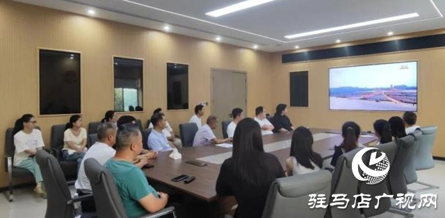 驛城區(qū)社會各界收聽收看紀(jì)念中國人民抗日戰(zhàn)爭暨世界反法西斯戰(zhàn)爭勝利80周年大會直播