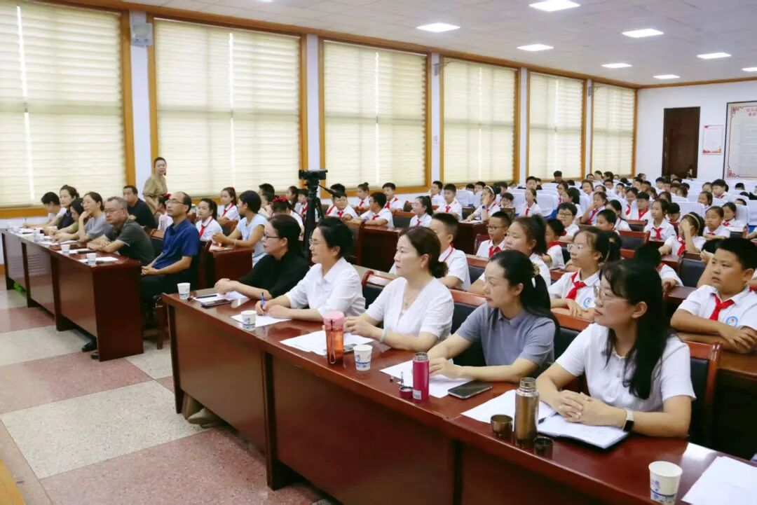  弘揚憲法精神 培育法治信仰——駐馬店第二實驗小學(xué)舉行學(xué)憲法講憲法演講比賽